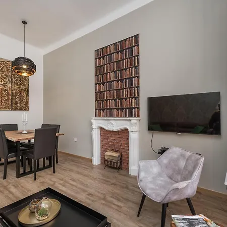 Royal Deluxe Любляна