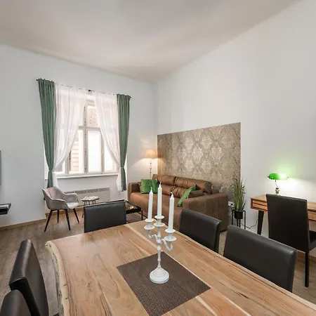 Royal Deluxe Apartment *