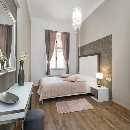 Royal Deluxe Апартаменти