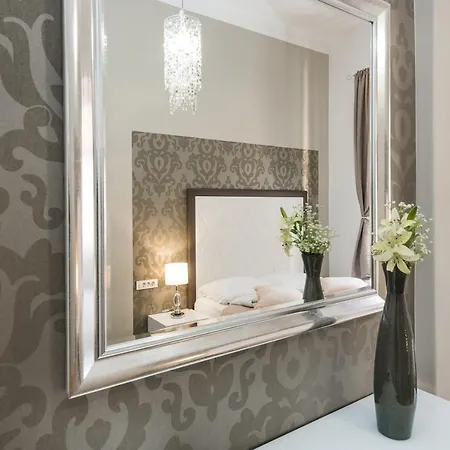 Royal Deluxe Apartment